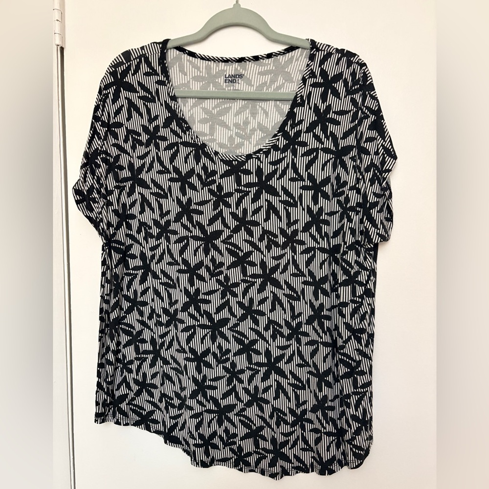 Lands' End Black and White Short Sleeve Scoop Neck Top